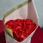 Buquê de cetim - 7 rosas
