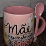 Caneca com colher colorida
